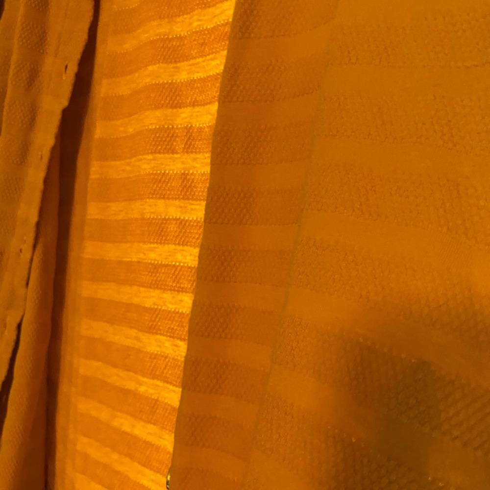 🎄Yellow button up - Picture 5 of 5